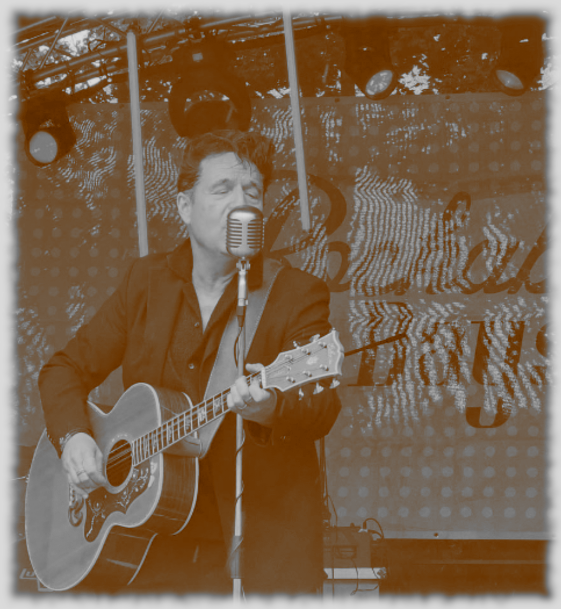 Aron Black mit Gitarre